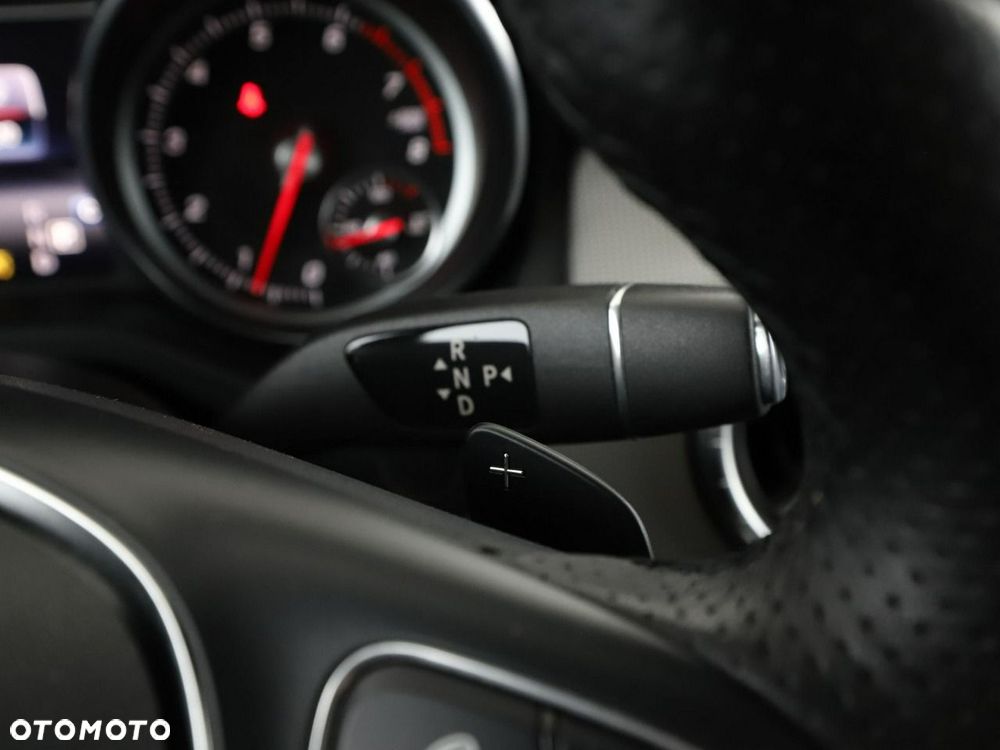Mercedes-Benz CLA 200 7G-DCT Urban - 31