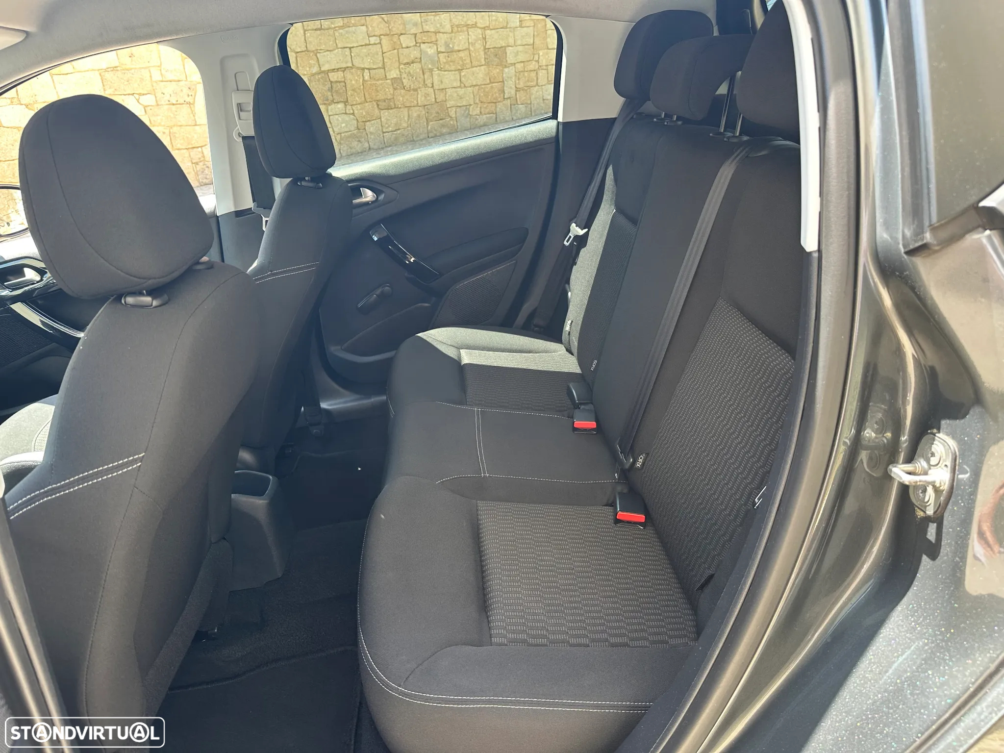 Peugeot 208 1.6 BlueHDi Style - 15