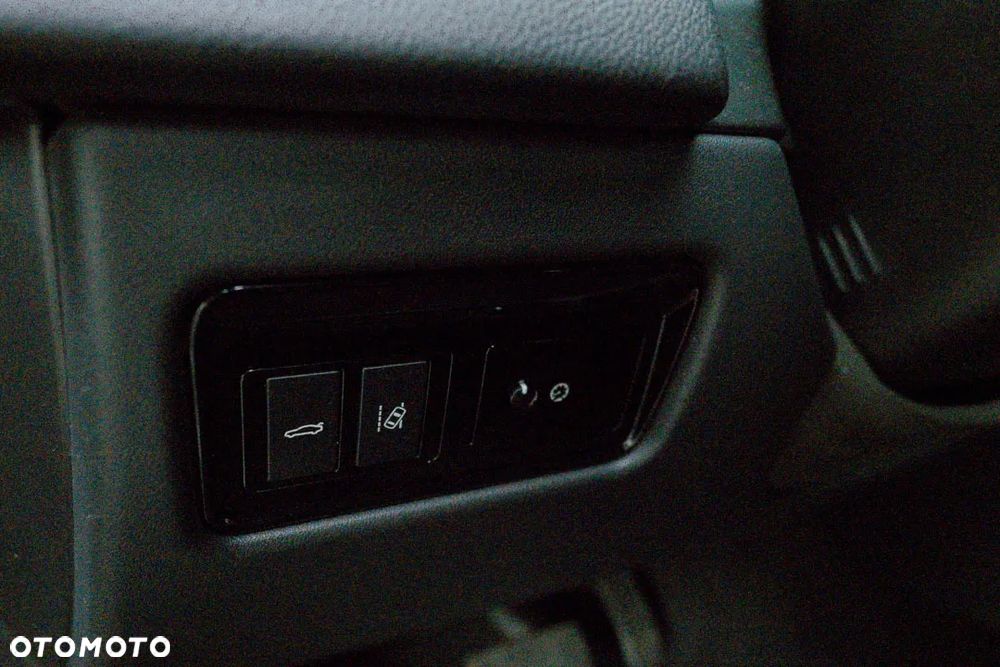 Jaguar XF 2.0 i4D R-Sport - 27