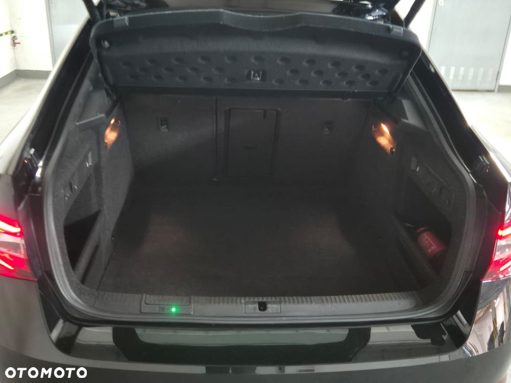 Skoda Superb 2.0 TDI SCR Sportline DSG - 9