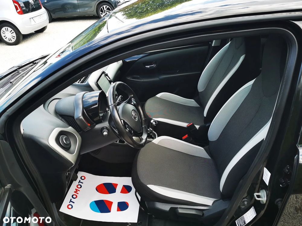 Toyota Aygo x-wave - 16
