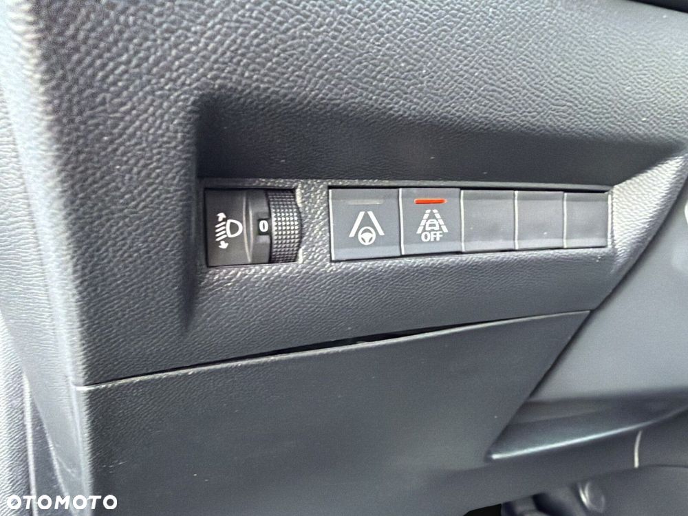 Peugeot 208 - 22