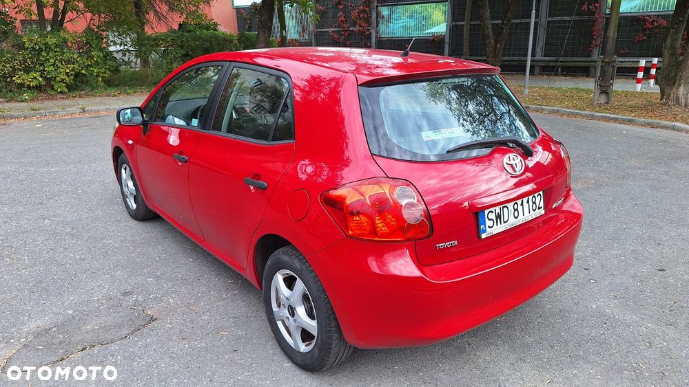 Toyota Auris 2009 photo 2