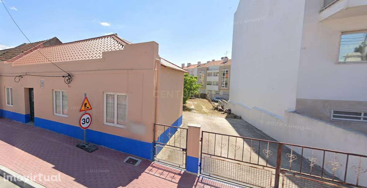 Casa antiga SEM LICENÇA DE UTILIZAÇAO inserida num lote de 402m2  no c - Grande imagem: 2/10