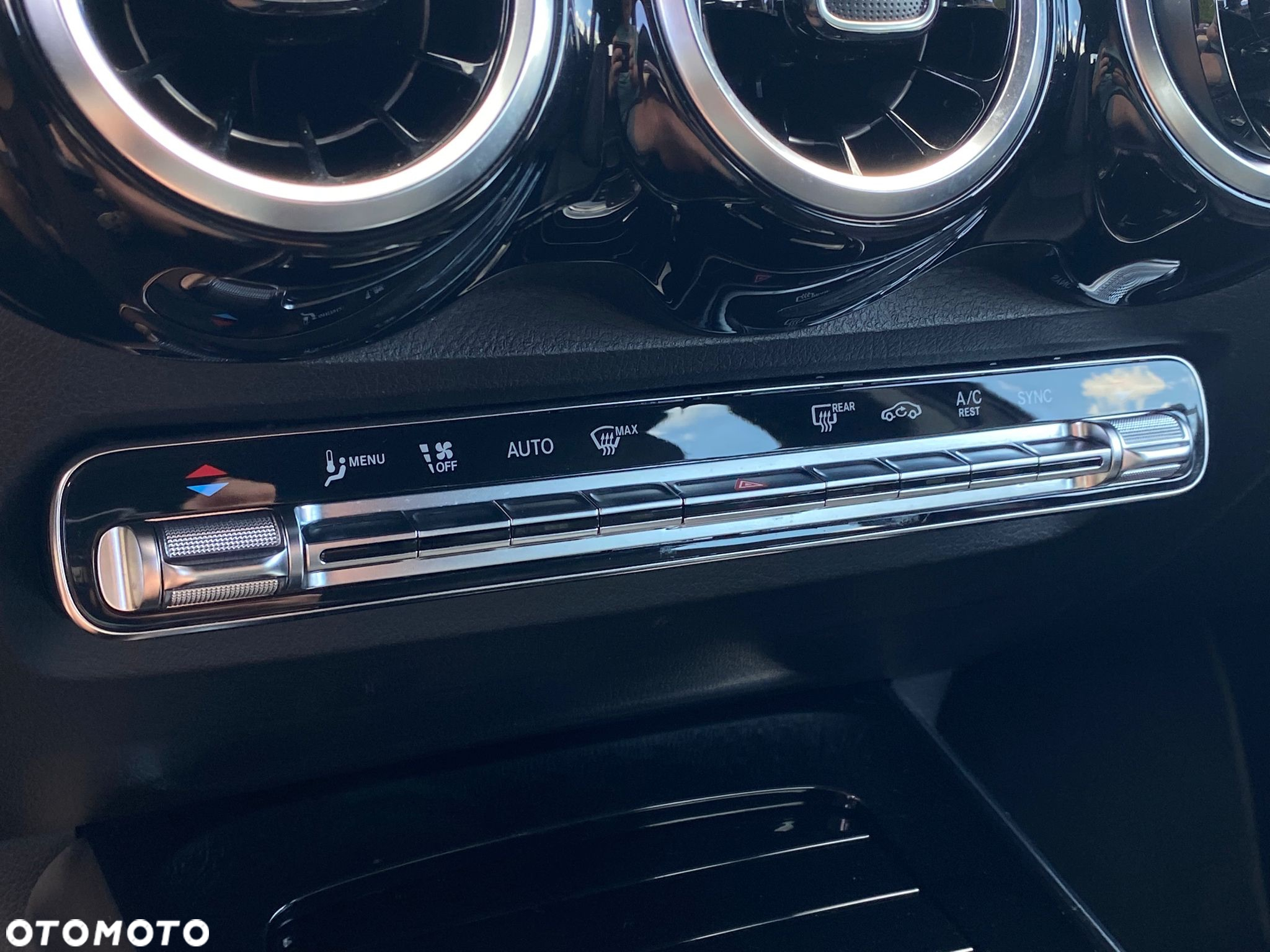 Mercedes-Benz GLB 250 4-Matic 8G-DCT - 12