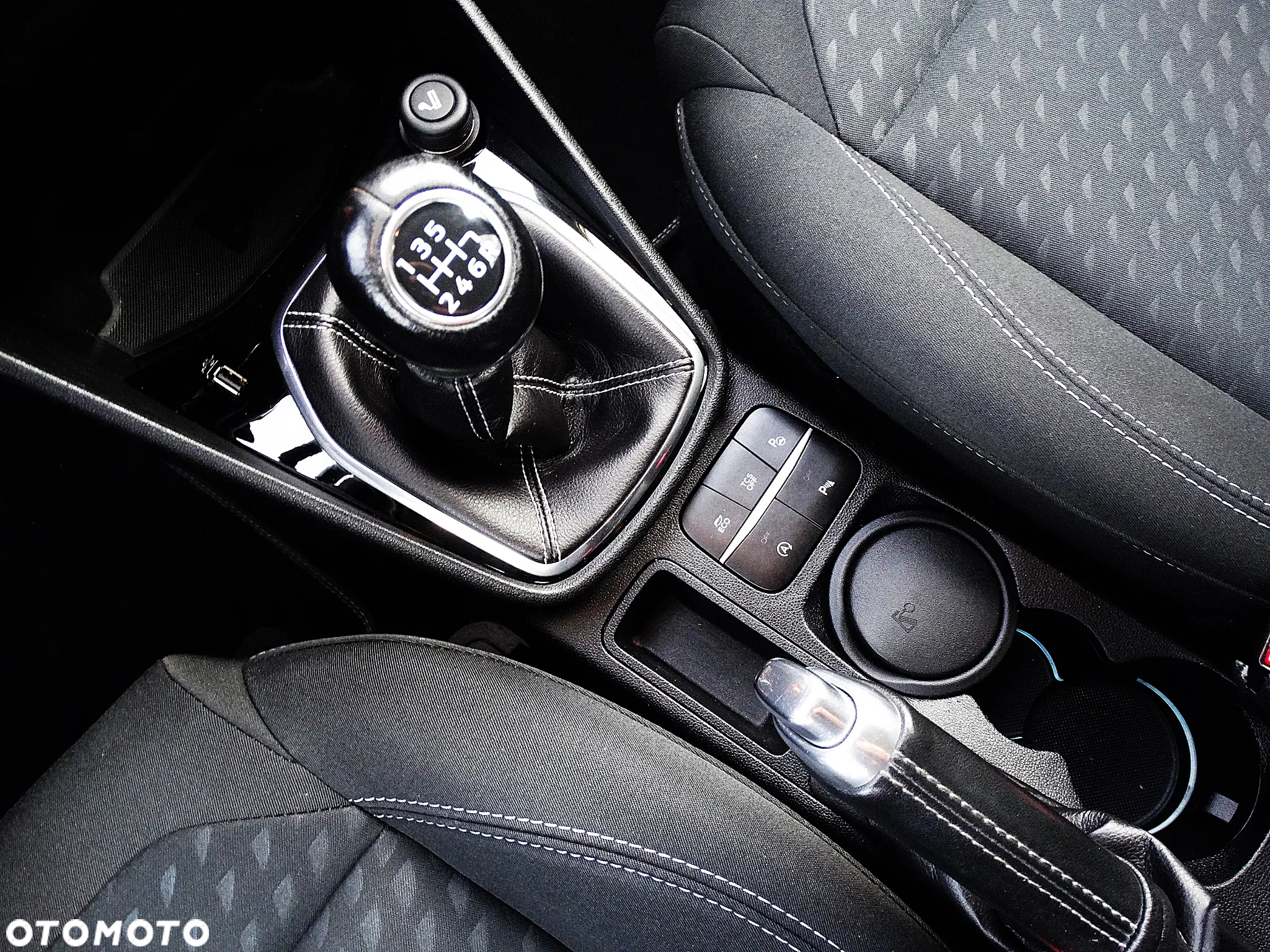 Ford Fiesta 1.0 EcoBoost Start-Stop Titanium - 23