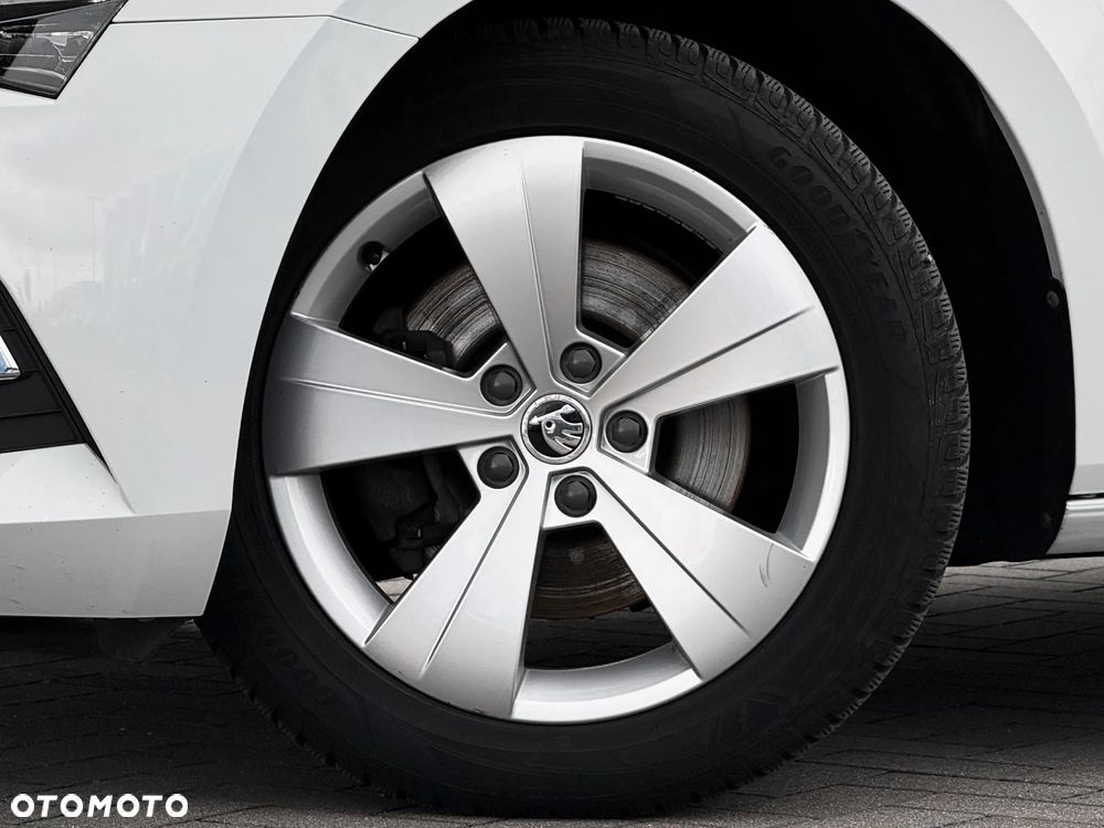 Skoda Superb 2.0 TDI SCR Style DSG - 6