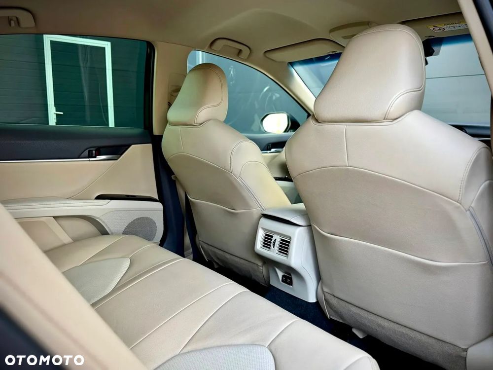 Toyota Camry 2.5 Hybrid Executive CVT - 23