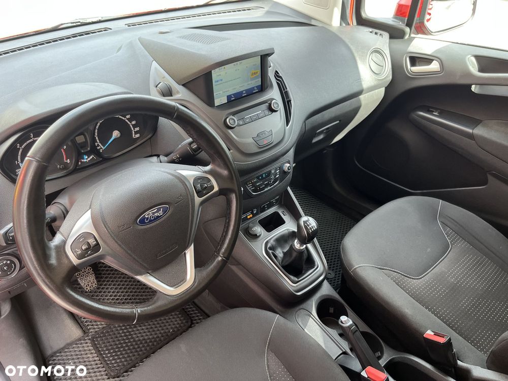 Ford Transit Courier - 13