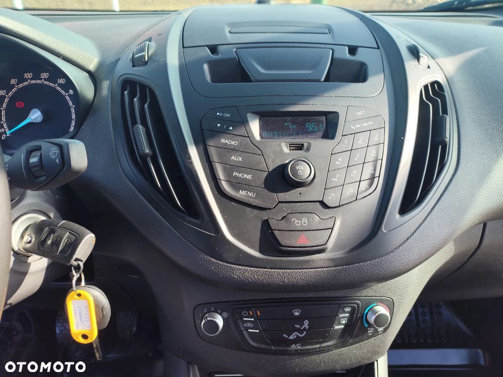 Ford Transit Courier - 9