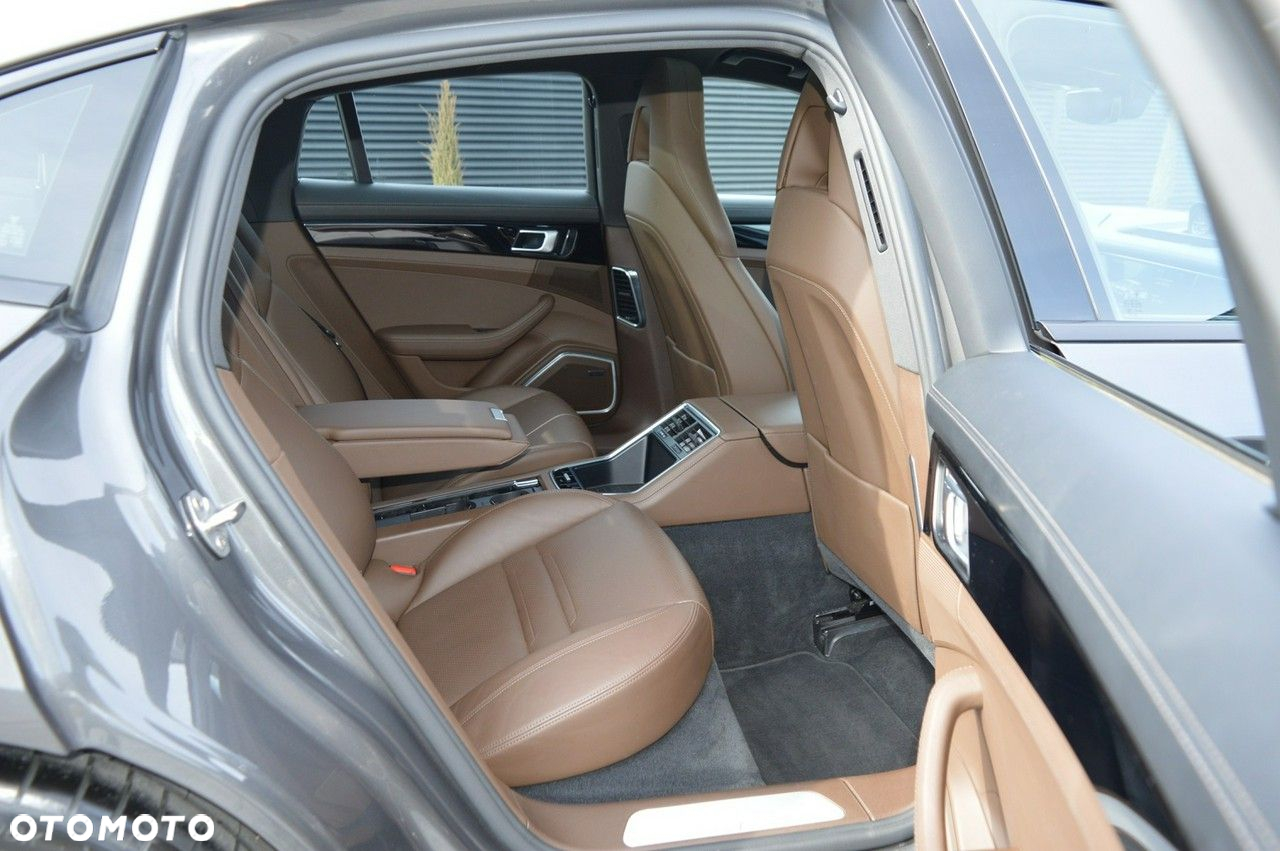 Porsche Panamera - 28