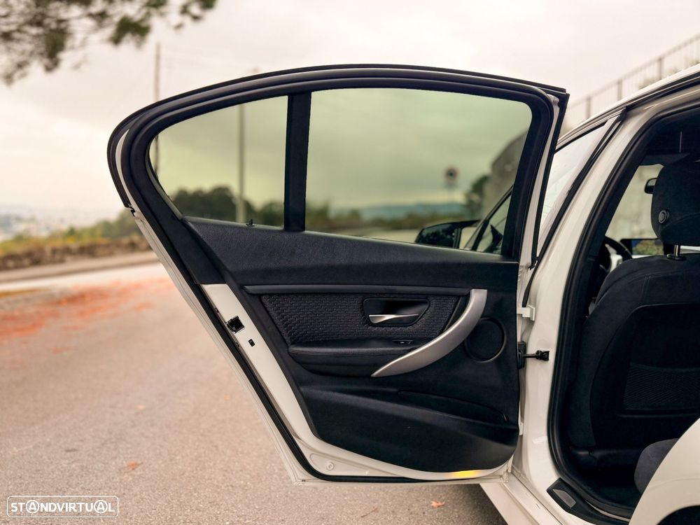 BMW 320 d Pack M - 24