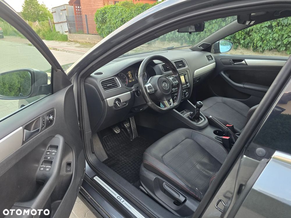 Volkswagen Jetta 2.0 TSI Highline - 21