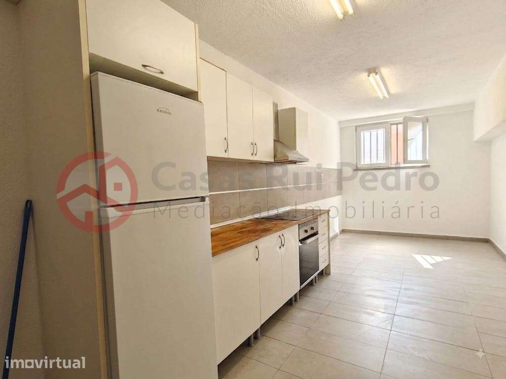 Loja transformada em apartamento em Setúbal - Grande imagem: 4/19