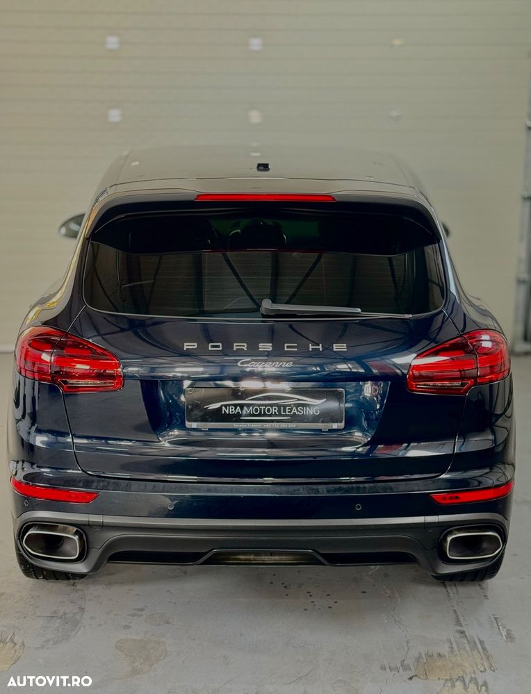 Porsche Cayenne 3.0 L - 4