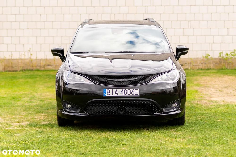 Chrysler Pacifica - 2