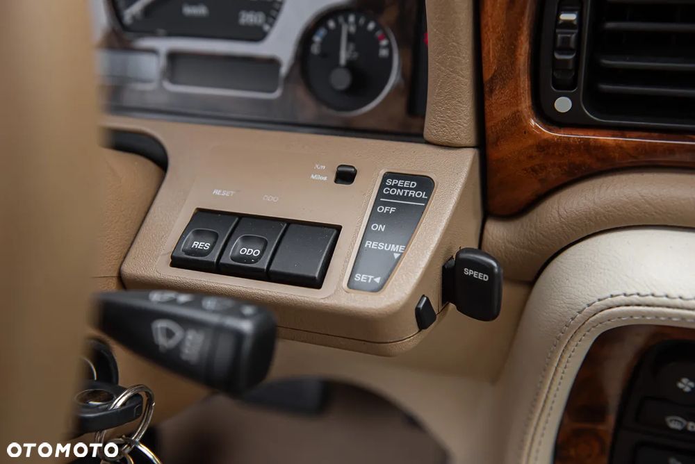 Jaguar XJ - 24