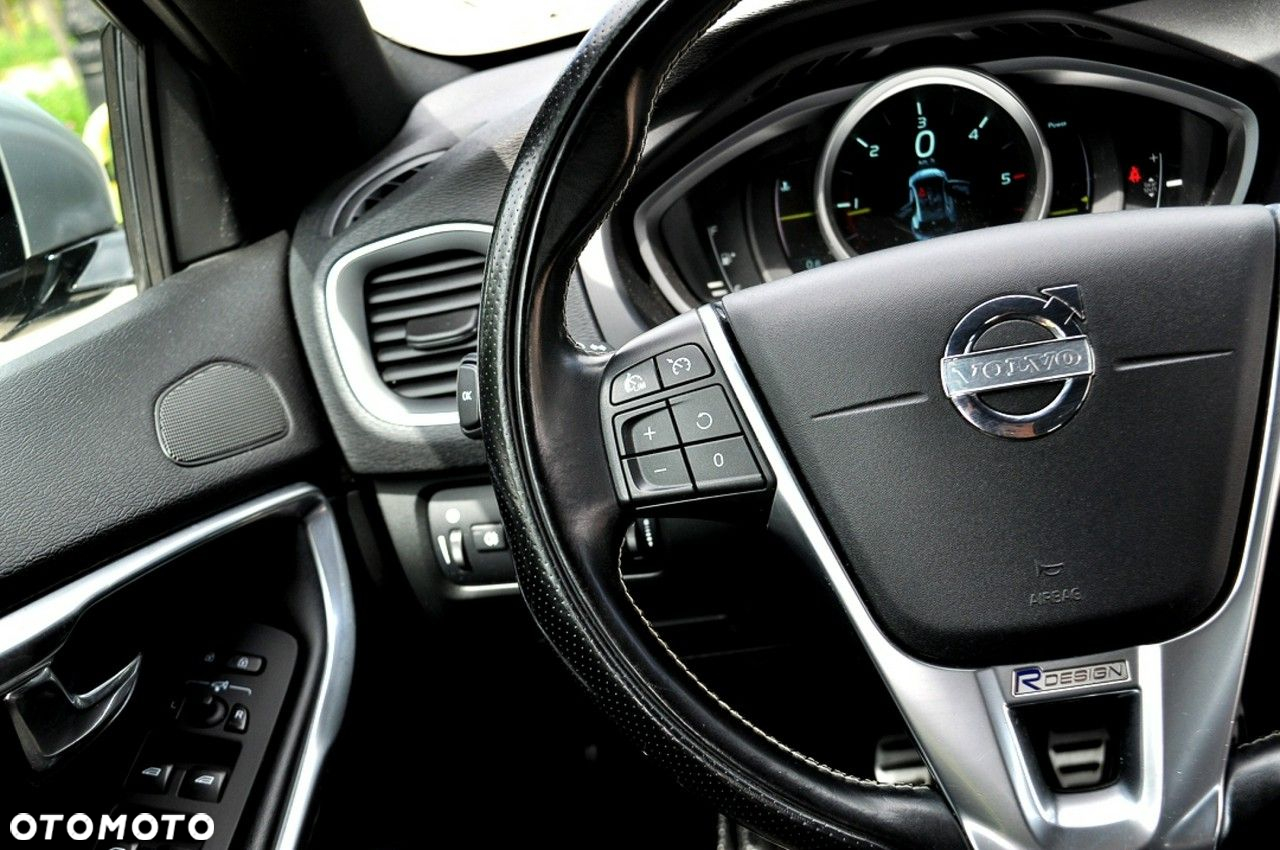 Volvo V40 D2 R-Design Momentum - 19