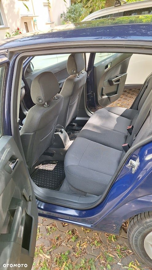 Opel Astra 2012 photo 2