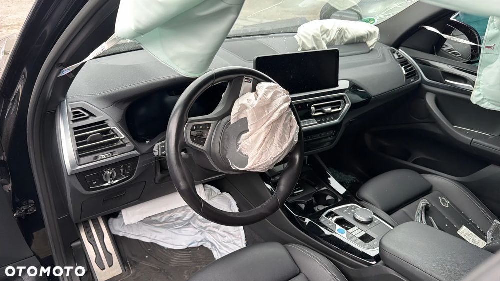 BMW iX3 - 18