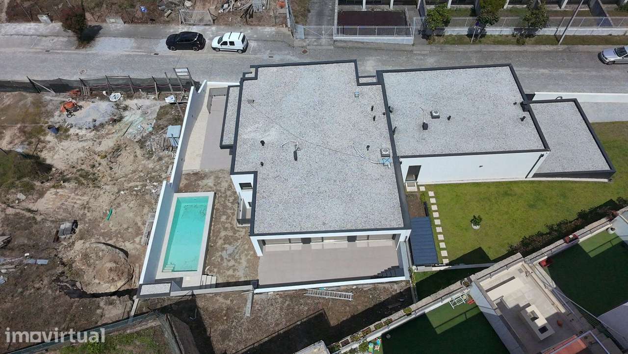 Moradia Geminada T3  com piscina - Aldão, Guimarães - Grande imagem: 2/36