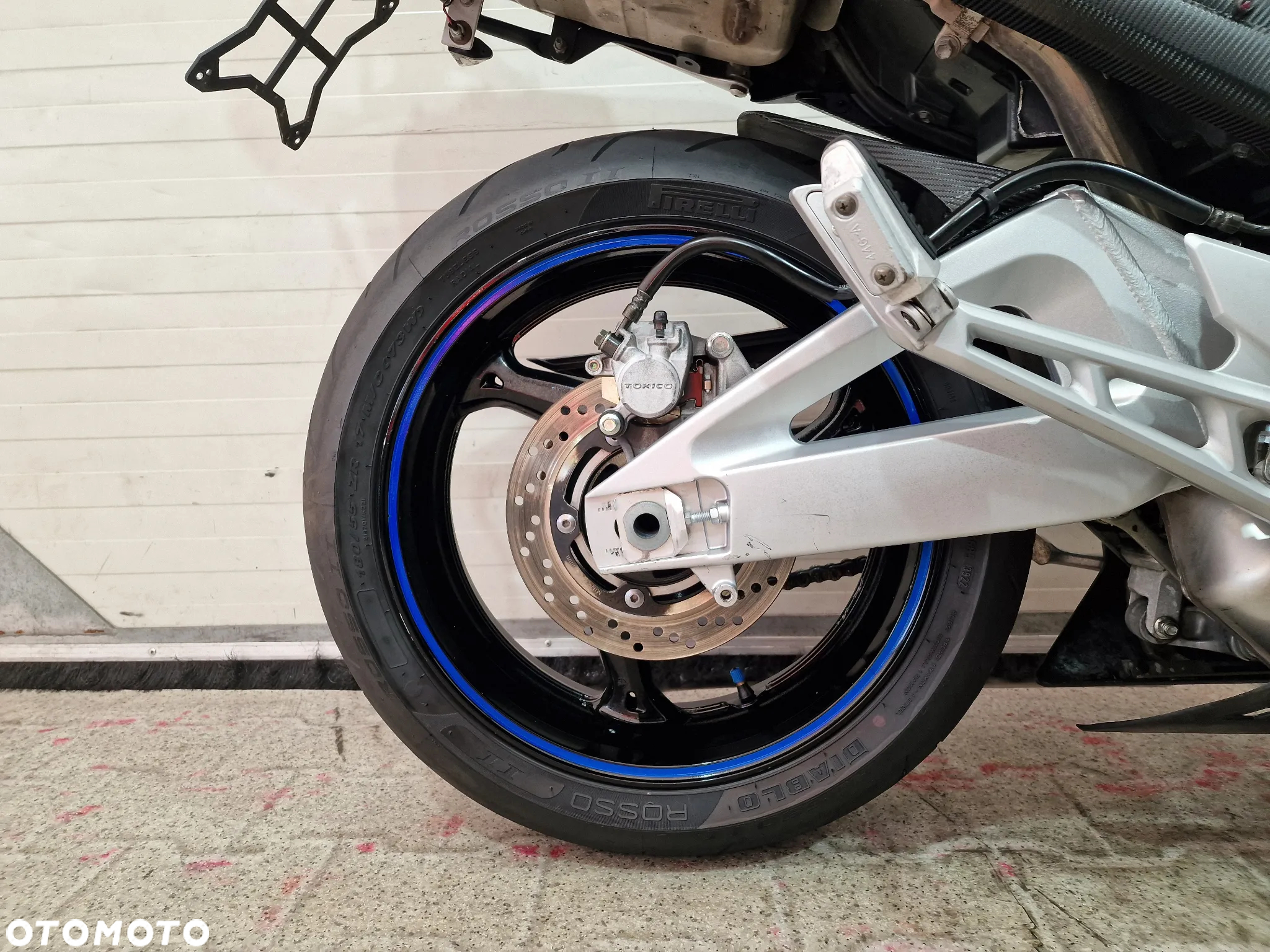 Suzuki GSR - 11