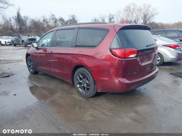 Chrysler Pacifica - 7