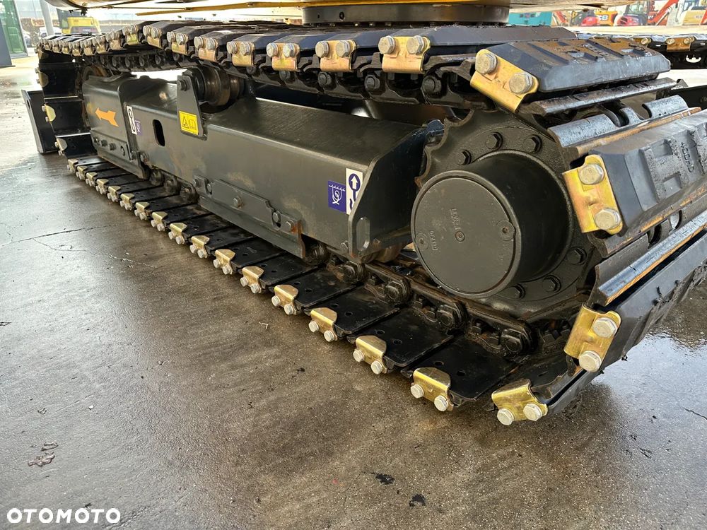 Komatsu PC56 - 22