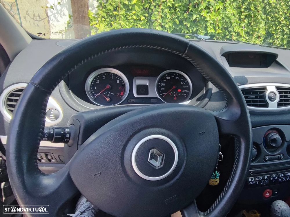 Renault Clio 1.2 16V Confort - 10