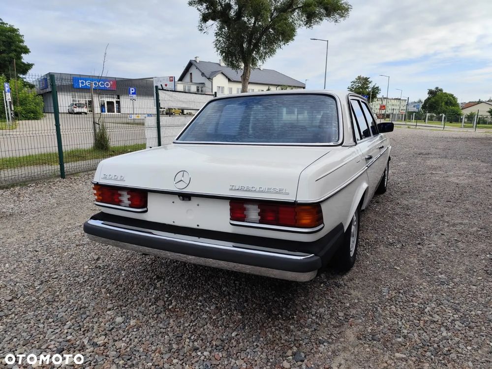 Mercedes-Benz W123 - 14