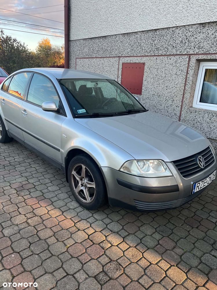 Volkswagen Passat - 1