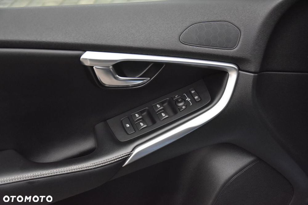 Volvo V40 D2 Drive-E R-Design Momentum - 21