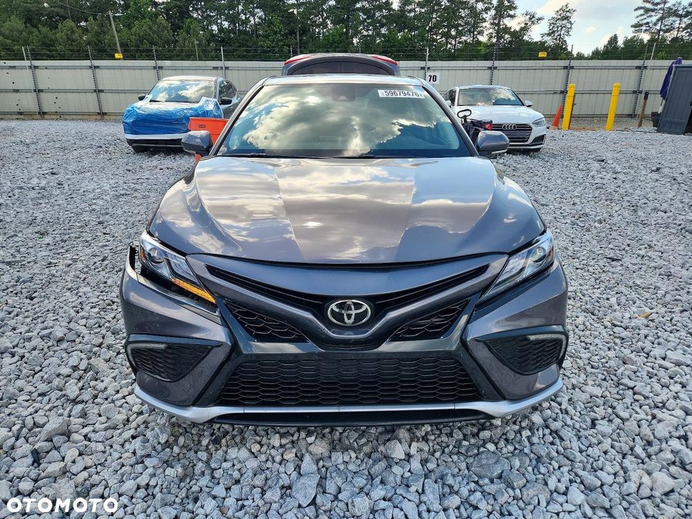 Toyota Camry - 6