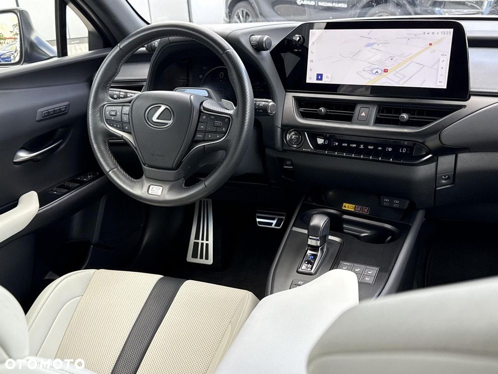 Lexus UX - 24