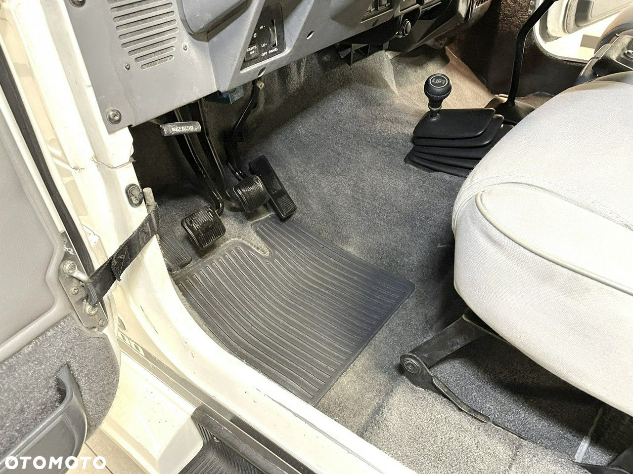 Jeep Wrangler 2.5L - 8