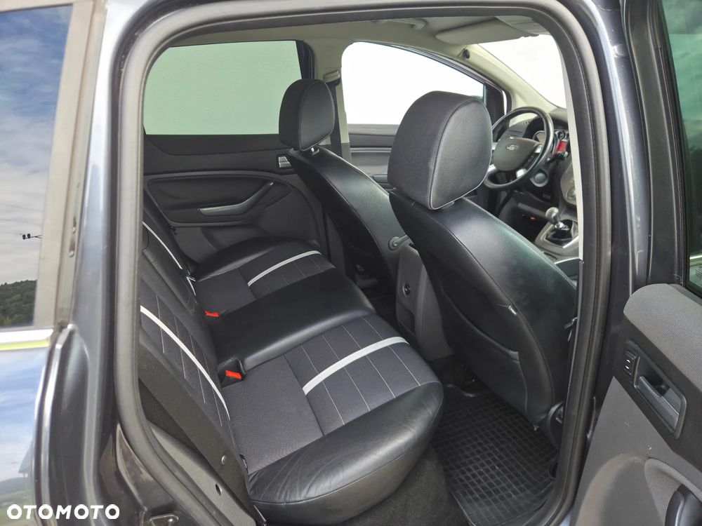 Ford Kuga - 12