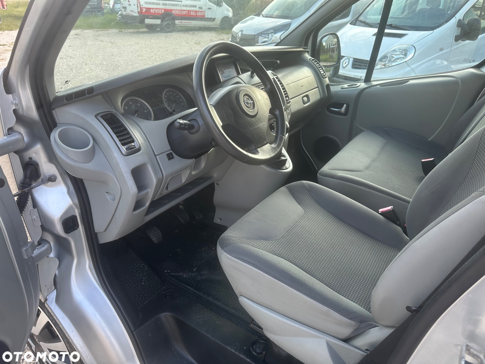 Opel Vivaro - 10