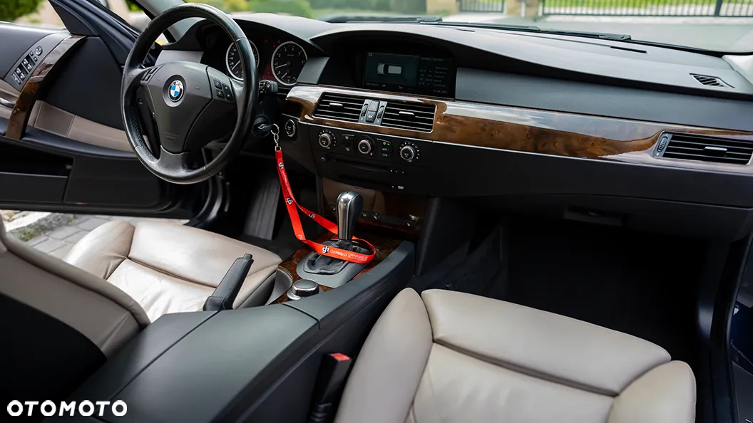 BMW Seria 5 530i Touring - 30