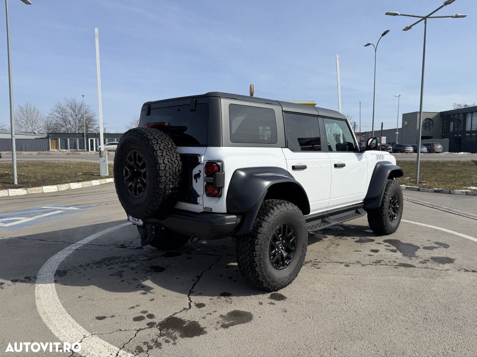 Ford Bronco - 6