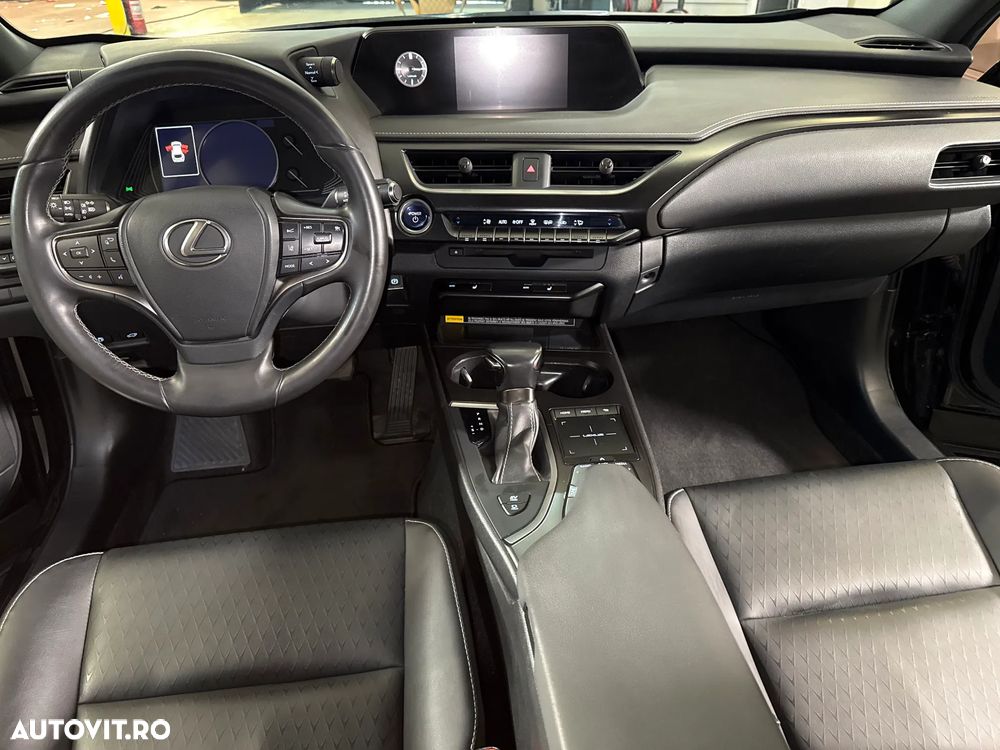 Lexus UX - 10