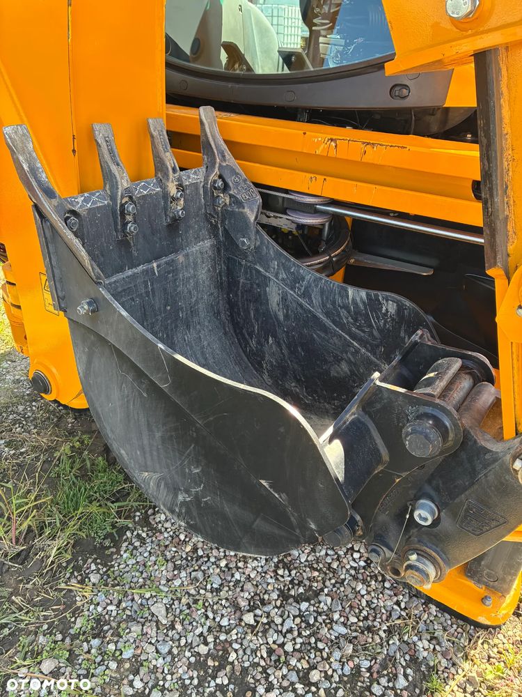 JCB 4CX PRO AEC POWERSLIDE - 17
