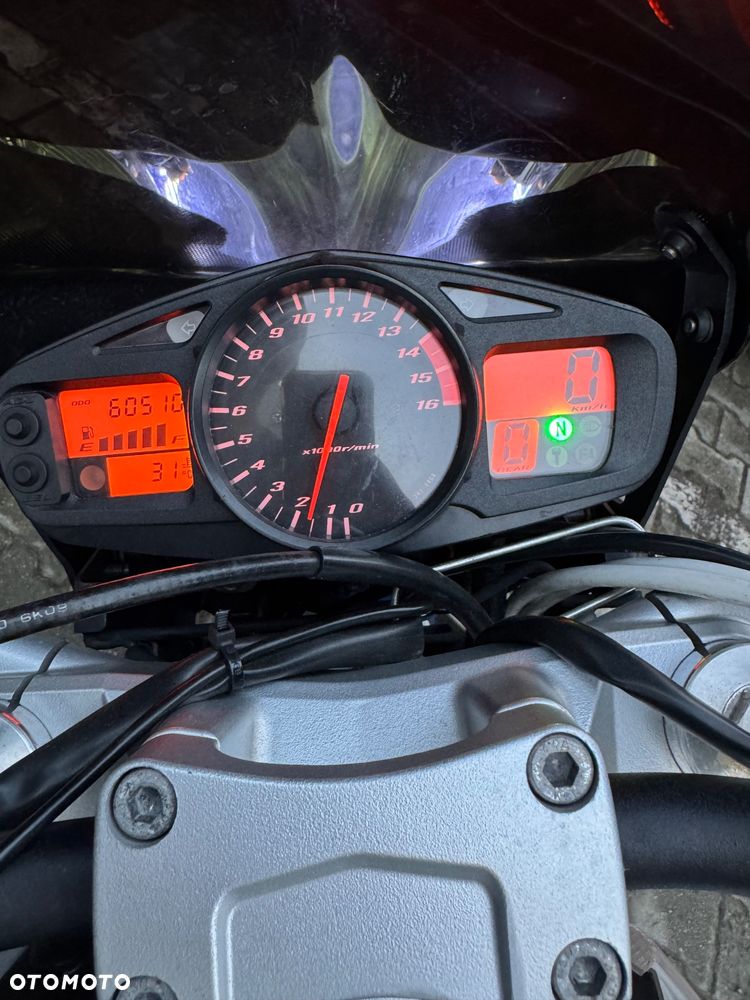 Suzuki GSR - 5