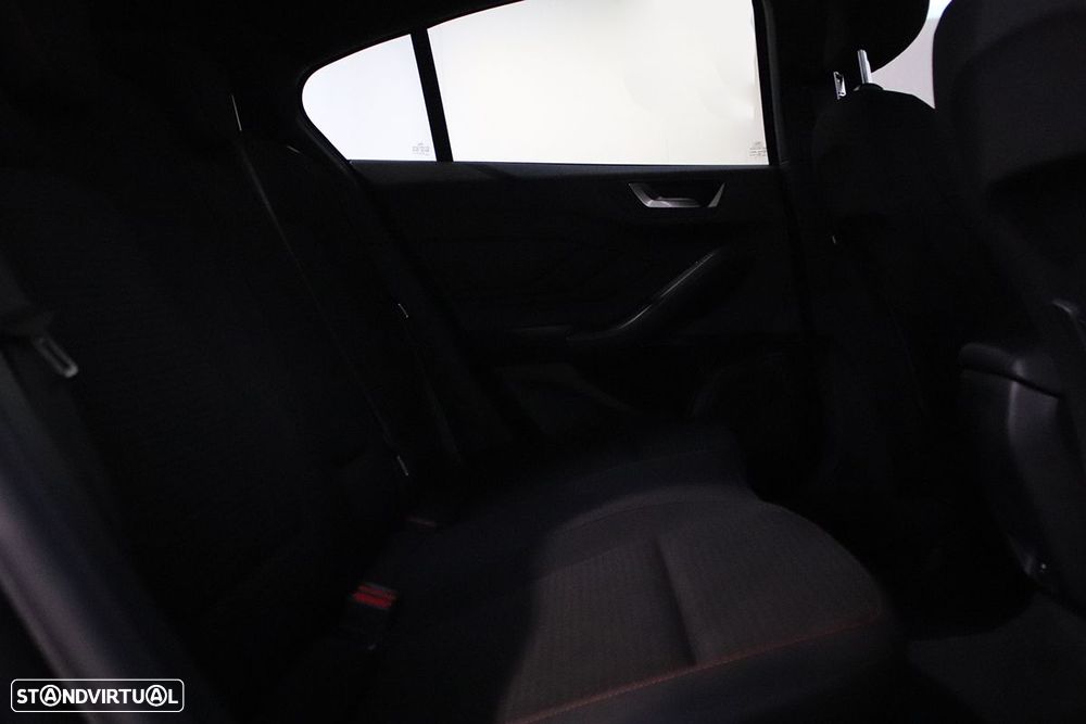Ford Focus 1.0 EcoBoost MHEV ST-Line X - 23