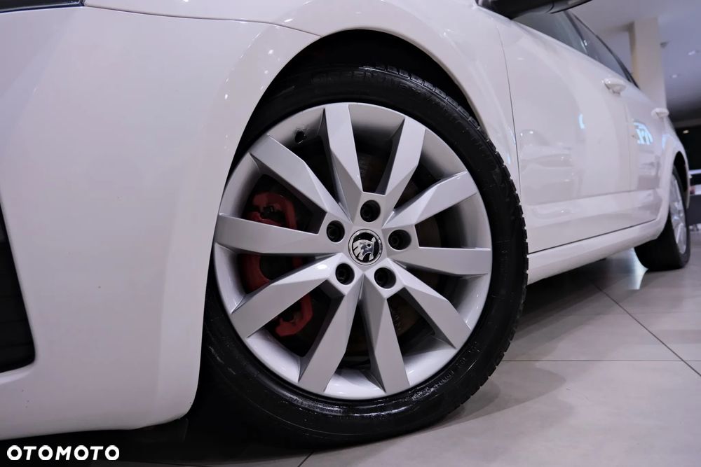 Skoda Octavia 2.0 TDI DSG RS - 24