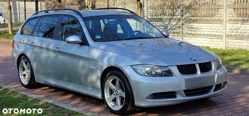 BMW Seria 3 318i Touring - 1