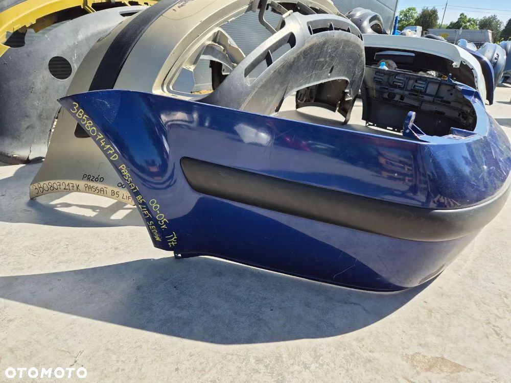 ORYGINALNY ZDERZAK  TYLNI ZDERZAK  PASSAT B5 - 24