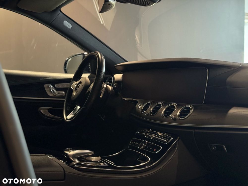 Mercedes-Benz Klasa E 400 4-Matic 9G-TRONIC - 8
