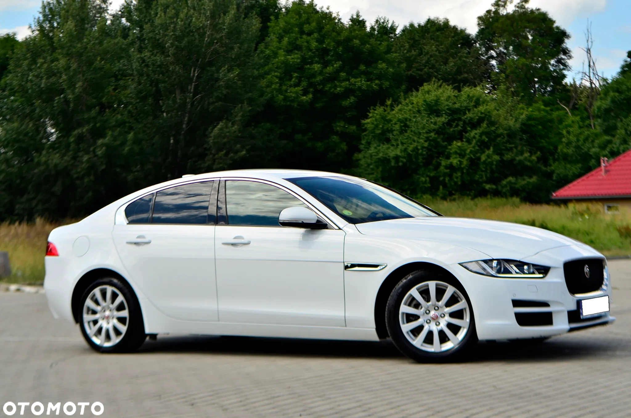 Jaguar XE 2.0 D Prestige - 13