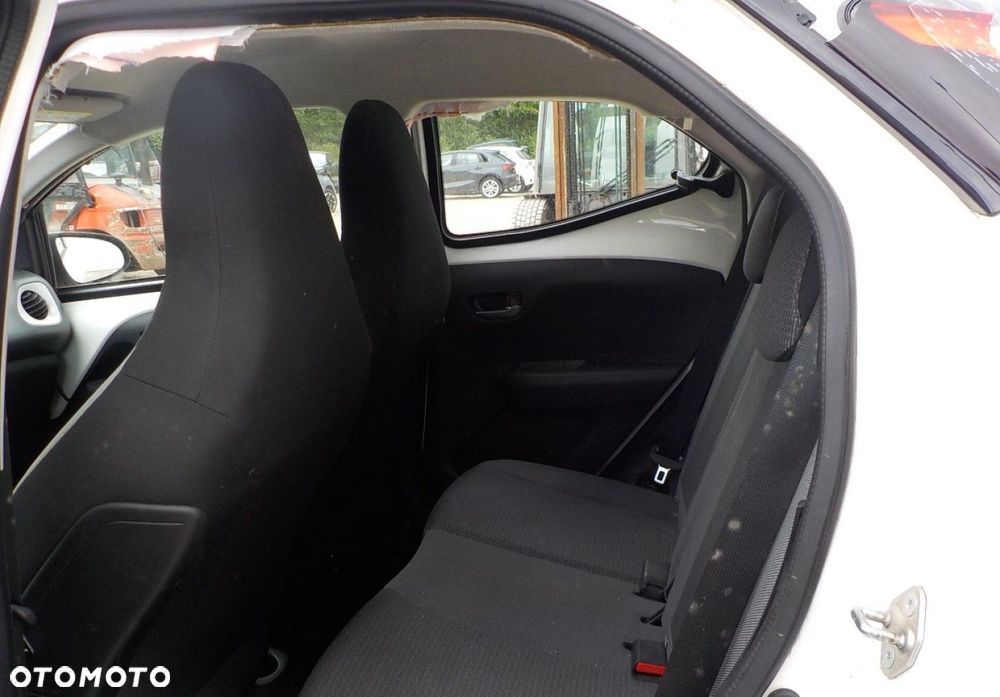 Toyota Aygo x-play - 16