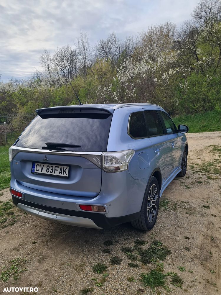 Mitsubishi Outlander 2.0 4WD - 8